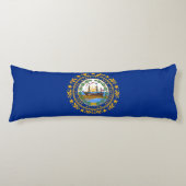 Neue Flagge des Staates Hampshire Seitenschläferkissen (Vorderseite)