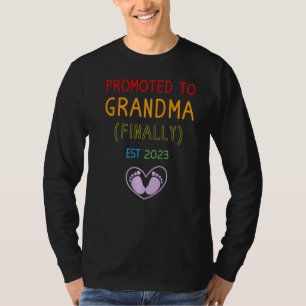 Neue Oma 2023 Lesbische Schwangerschaft Ankündigun T-Shirt