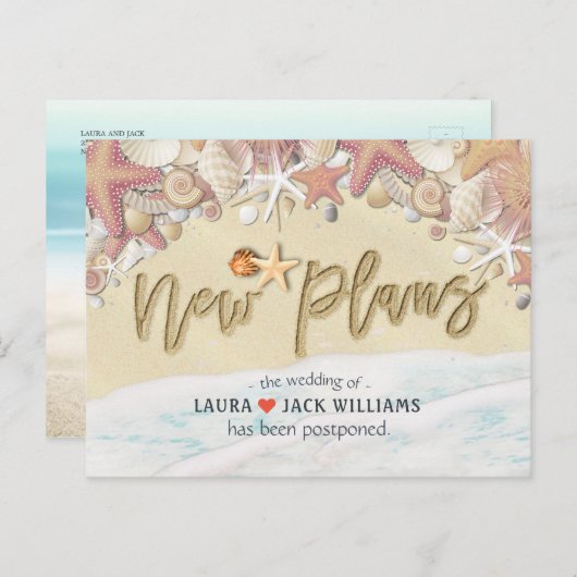 Neue Pläne für Hochzeitaufschiebung Strandsandbrie Ankündigungspostkarte (Vorne/Hinten)