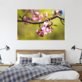 Neue Sakura-Blume gegen den grünen Hintergrund Leinwanddruck (Insitu (Schlafzimmer))