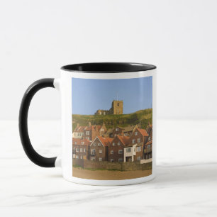 Neue Wohnbebauung und St Margarets Kirche, Whitby, Tasse