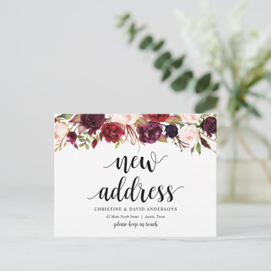 Neue Zuhause-Adresse, bordeauxfarbene Blüte, Ankün Postkarte (Stehend Vorderseite)