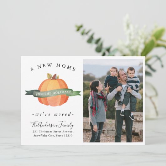 Neue Zuhause Erntedank Pumpkin Foto Holiday Moving Ankündigung (Stehend Vorderseite)