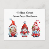 Neue Zuhause Gnome Sweet Gnome Red Ankündigungspostkarte (Vorderseite)