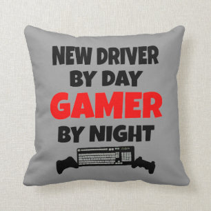 Neuer Fahrer bei Day Gamer by Night Kissen