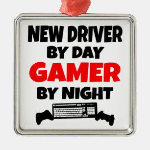 Neuer Fahrer bei Day Gamer by Night Silbernes Ornament