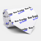 Neuer Großvater seine Zwillinge Krawatte (Gerollt)