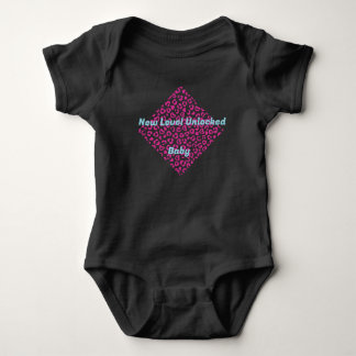 Neuer Level Unlocks Baby Pink Leopard Print Black Strampler