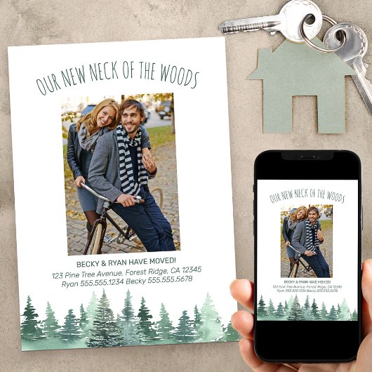 Neuer Neck des Wald Pine Forest Foto Moving Ankündigung