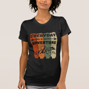 Neues Abenteuer-Geschenk für Wanderfreunde im Retr T-Shirt