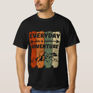 Neues Abenteuer-Geschenk für Wanderfreunde im Retr T-Shirt