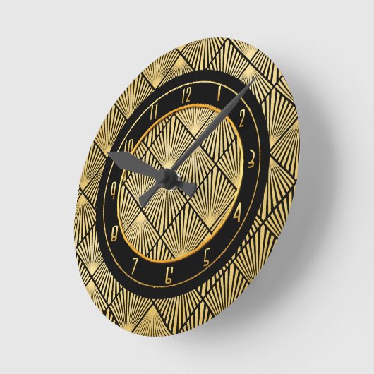 Neues Art Deco Circular Black and Gold Runde Wanduhr (Winkel)