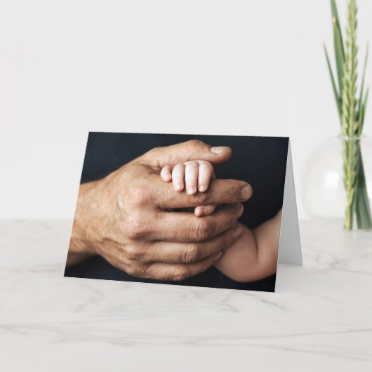 Neues Baby und Papas Hände Karte (Vorderseite)