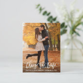 Neues Datum ändern Datum Modernes Pinselskript Postkarte (Stehend Vorderseite)