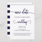 Neues Datum verschoben Hochzeit Navy Blue Script Einladung (Vorne/Hinten)