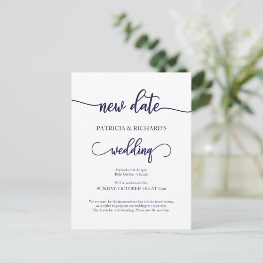 Neues Datum verschoben Hochzeit Navy Blue Script Postkarte (Stehend Vorderseite)