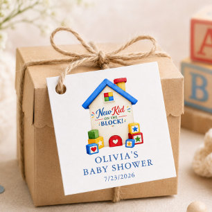Neues Kind auf dem Block-Geschenkanhänger Geschenkanhänger