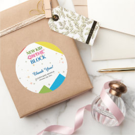 Neues Kind auf der Blockfarbendusche Runder Aufkleber