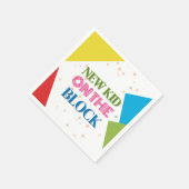 Neues Kind auf der Blockfarbendusche Serviette (Ecke)