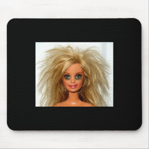 Neues lustiges, abgenutztes Blondinen-Puppen-Gesic Mousepad