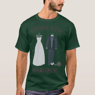 Neues Management für die Eheschließung von Braut u T-Shirt
