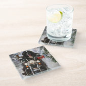 Neufundland Hunde reiten Motorrad Weihnachten Glasuntersetzer (Schrägansicht)