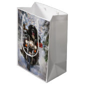 Neufundland Hunde reiten Motorrad Weihnachten Mittlere Geschenktüte (Rückseite Schrägansicht)