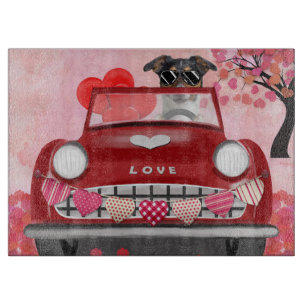 Neufundland im Auto mit Herz Schneidebrett