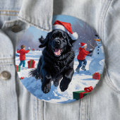 Neufundland läuft im Schnee mit Weihnachtshut Button (Beispiel)