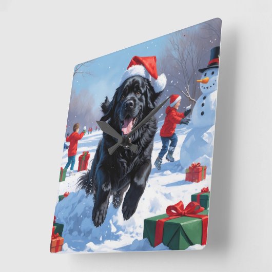 Neufundland läuft im Schnee mit Weihnachtshut Quadratische Wanduhr (Winkel)