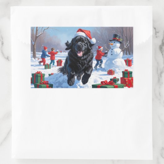 Neufundland läuft im Schnee mit Weihnachtshut Rechteckiger Aufkleber (Tasche)