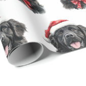 Neufundländer Hund mit Weihnachtsmannmütze Geschenkpapier (Rolleneckpunkt)