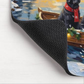 Neufundländer-Hund-Weihnachtsboot-Feiertag Mousepad (Ecke)