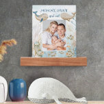 Neugeborenes Foto unter dem Kinderzimmer Bilderleiste<br><div class="desc">Neugeborenes Foto mit individuellem Titel wie Mommy Daddy & me! Natürliche und sanfte Aquarellgestaltung in Blau und Beige mit Walen, Fischen und Korallen unter dem Meer. Whimsikale Schrift und boho Styling. Um Einladungen, Schreibwaren, Spiele und die tägliche Dekoration zu koordinieren, schauen Sie bitte in meiner Whale Baby Shower Collection nach...</div>