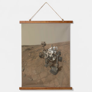 Neugier auf der Oberfläche der Mars. Wandteppich Mit Holzrahmen