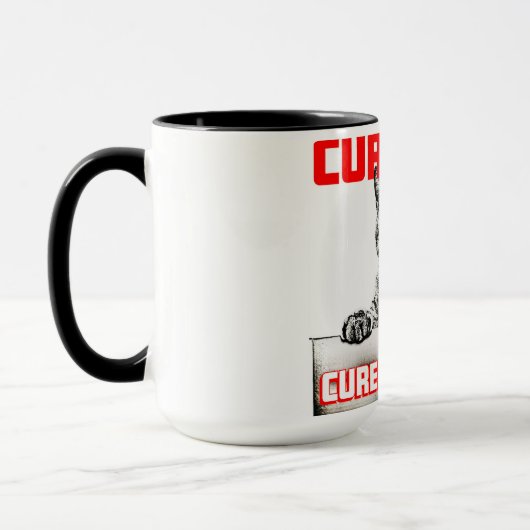 Neugier heilte die Katze Tasse (Links)