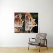 Neugier in einem Aquarium – Der Traum der Katze Wandteppich (Beispiel (Horizontal))