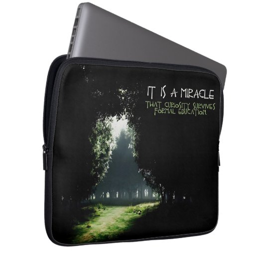 "Neugier" Inspiration Zitat Laptopschutzhülle (Vorne Rechts)