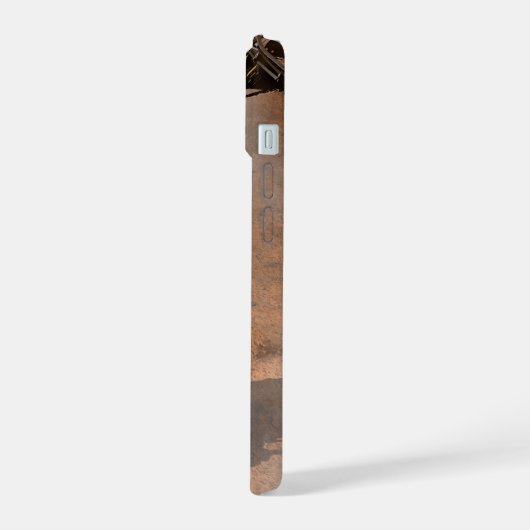 Neugier Rover Landing auf der Marsfläche. iPhone 15 Hülle (Linke Seite)