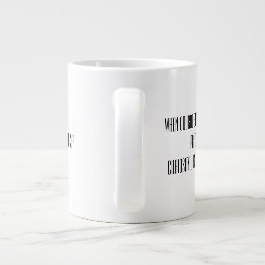 Neugier und Mut erfordern zusätzlichen Kaffee Jumbo-Tasse (Rückseite)
