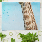 Neugierige Giraffe mit Blue Confetti Sky Geschirrtuch (Gefaltet)