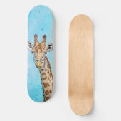 Neugierige Giraffe mit Blue Confetti Sky Skateboard (Vorderseite)
