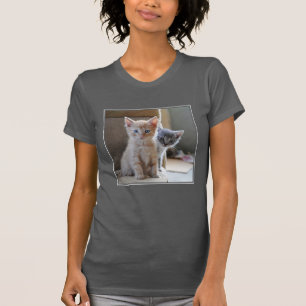 Neugierige Kätzchen T-Shirt