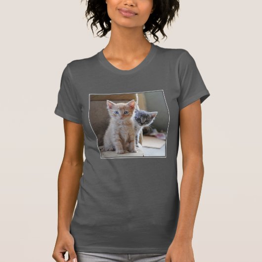 Neugierige Kätzchen T-Shirt (Vorderseite)