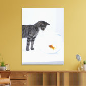 Neugierige Katze, die Goldfische in der Fischschal Leinwanddruck (Insitu (Wohnzimmer))
