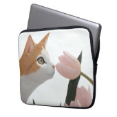 Neugierige Katze Frühlingsblumen Laptopschutzhülle (Vorderseite Links)