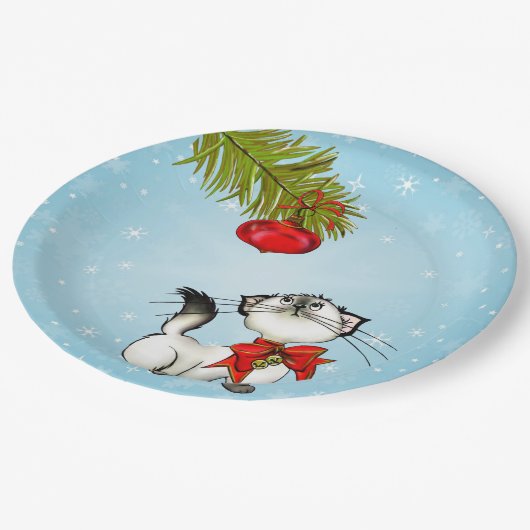 Neugierige Katze in einem roten Weihnachtsjunge Pappteller (Schrägansicht)