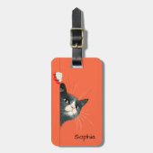 Neugierige Katze schaut hervor Gepäckanhänger (Vorderseite vertikal)