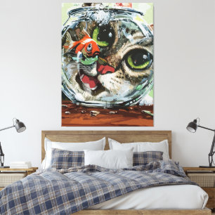 Neugierige Katze und vorsichtiger Goldfish Leinwanddruck