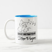 Neugierige Katze von Zither-Spielern leicht abgele Zweifarbige Tasse (Links)